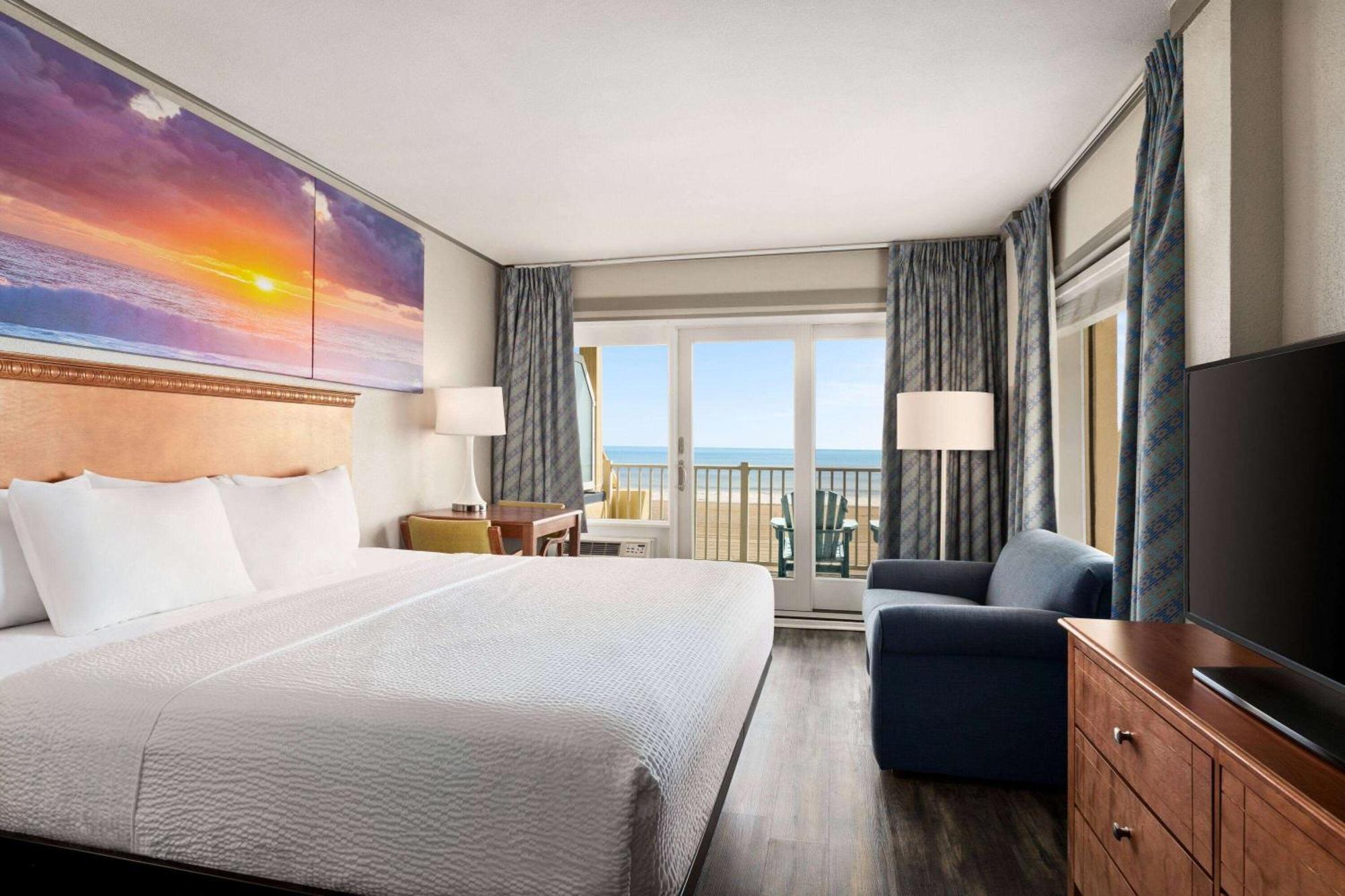 Hotel Days By Wyndham Oceanfront 3*