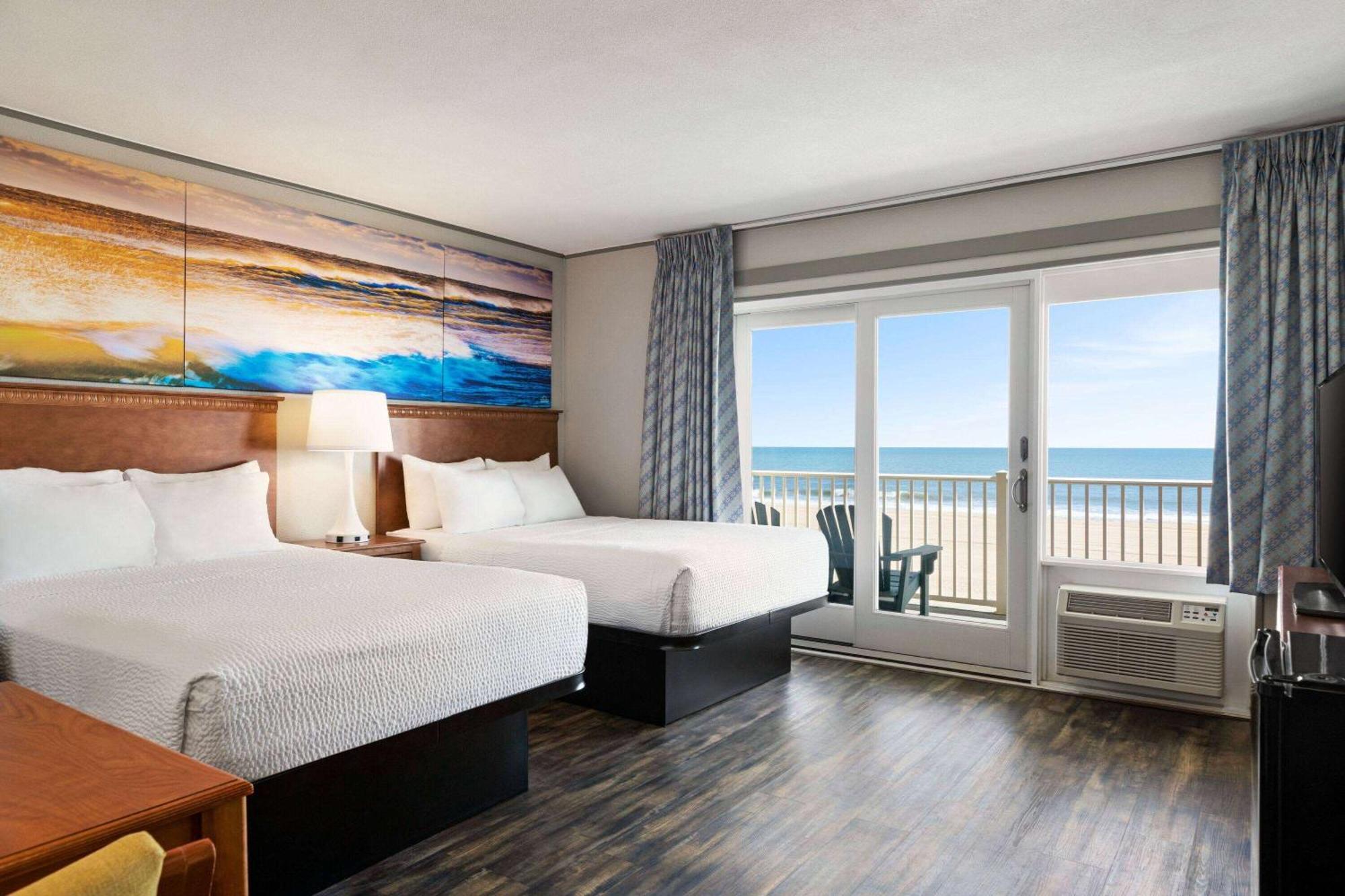 Days By Wyndham Oceanfront Hotel